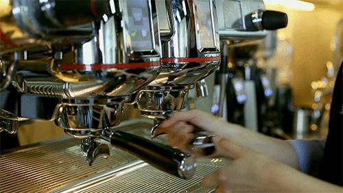 黄小厨说：一杯好咖啡既需要套路又需要真诚～