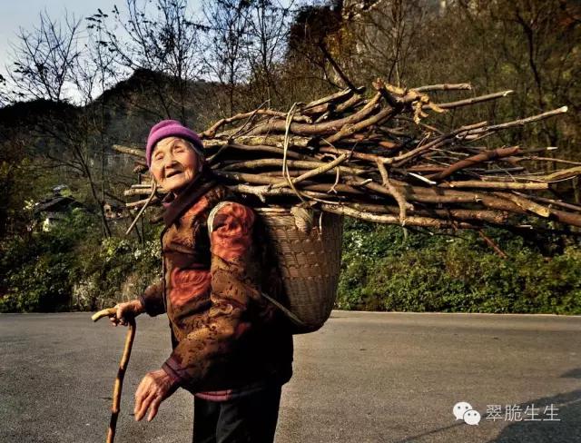 她带孩子去找有了外遇的老公,却被他的冷漠刺伤,贤妻也有傲骨