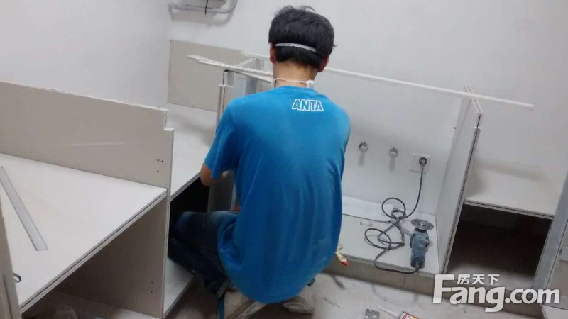 购买橱柜时一定要加垫条,购买橱柜和商家谈价钱注意什么