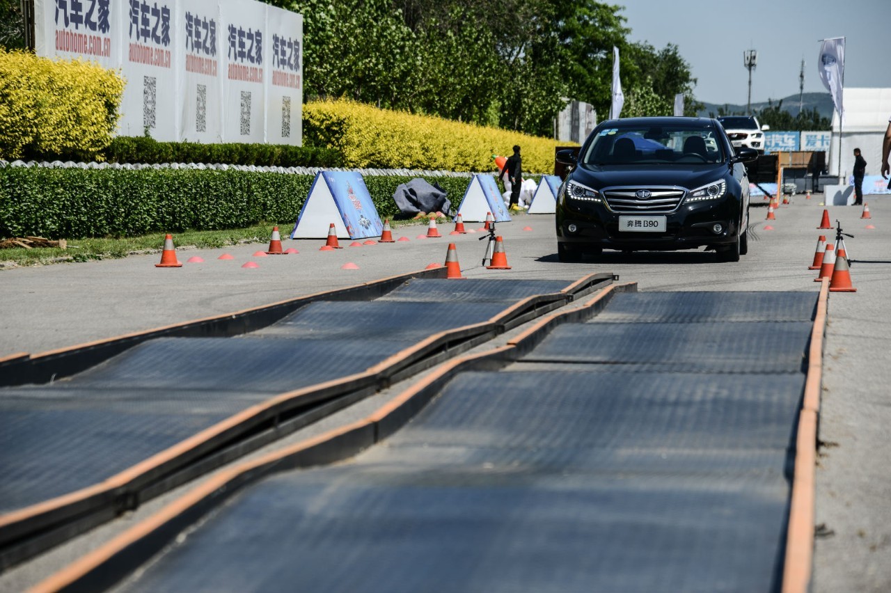 奔跑吧，奔腾|奔腾家族游戏大通关，车企也玩嘉年华