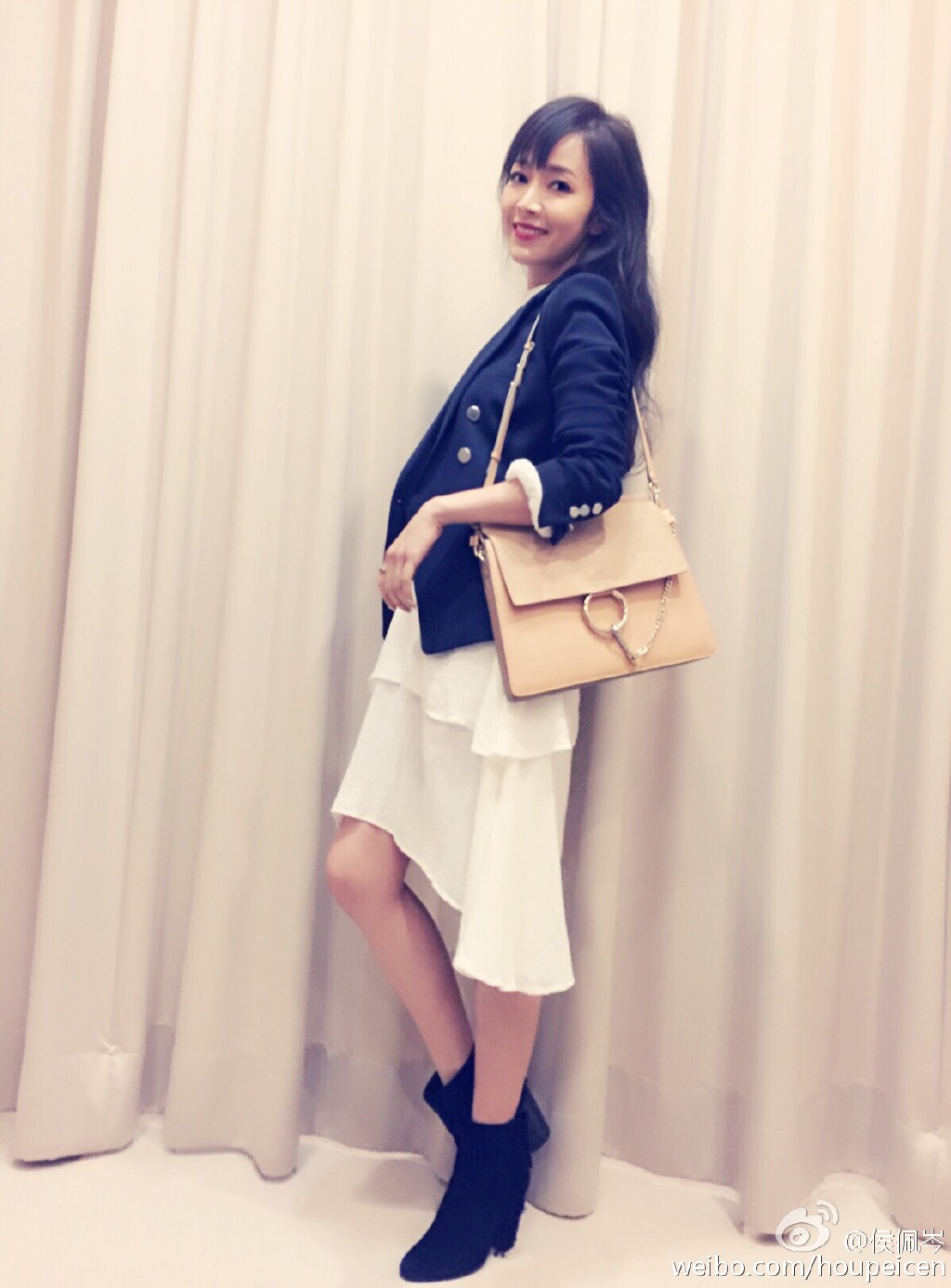 侯佩岑丈夫给她买珠宝,侯佩岑买包