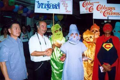 用套套挽救770万人生命!这个75岁泰国老头做到了!