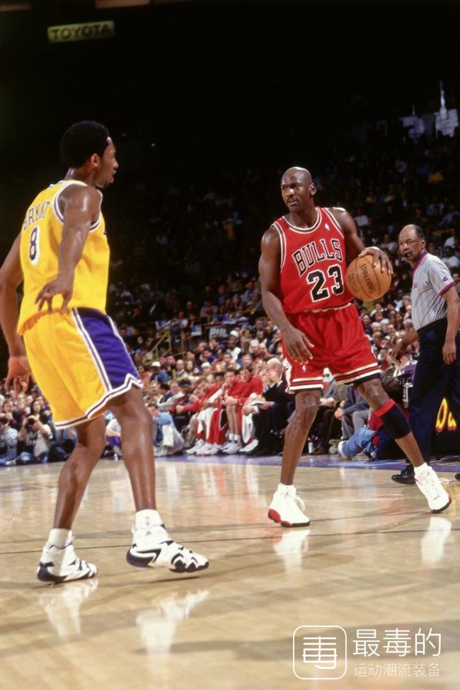 科比生涯球衣回顾,科比生涯最后一战球鞋