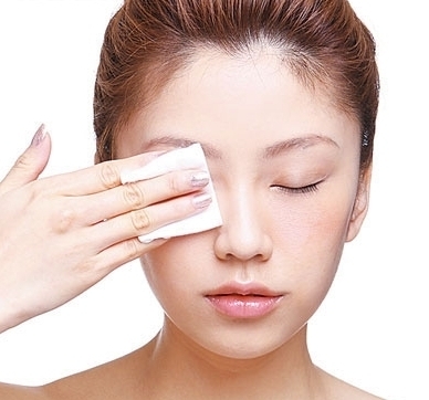 胸口闭合性粉刺最简单的消除方法,额头闭合性粉刺最简单的消除方法