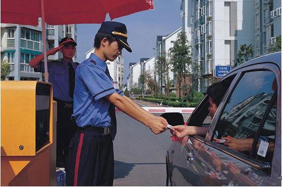 自家停车位被占可以堵吗,车被堵停车位