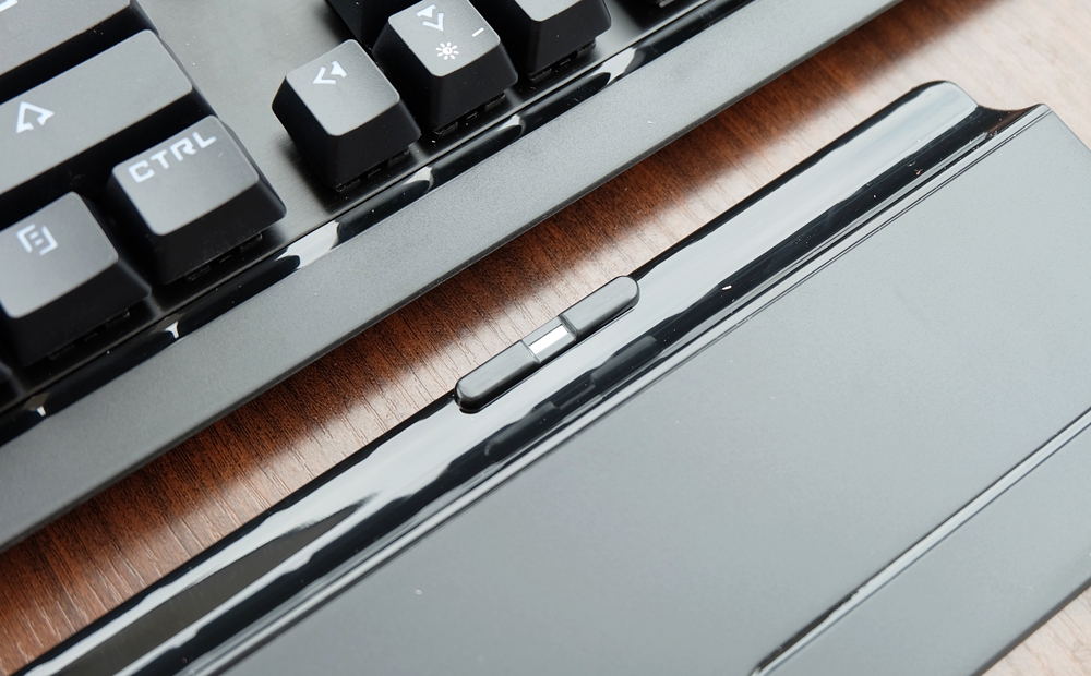 红与黑的冲撞,红与黑的碰撞国语版