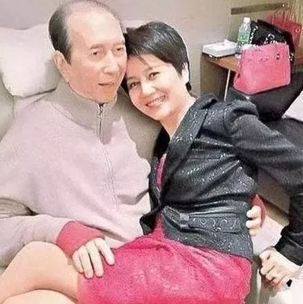 争宠*爱夺**抢家产，一门四房十七子的赌王一家堪比后宫甄嬛传！