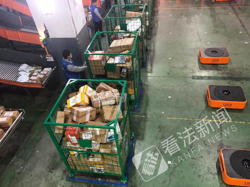 又一家物流有机器人了载重500公斤可用平板操作