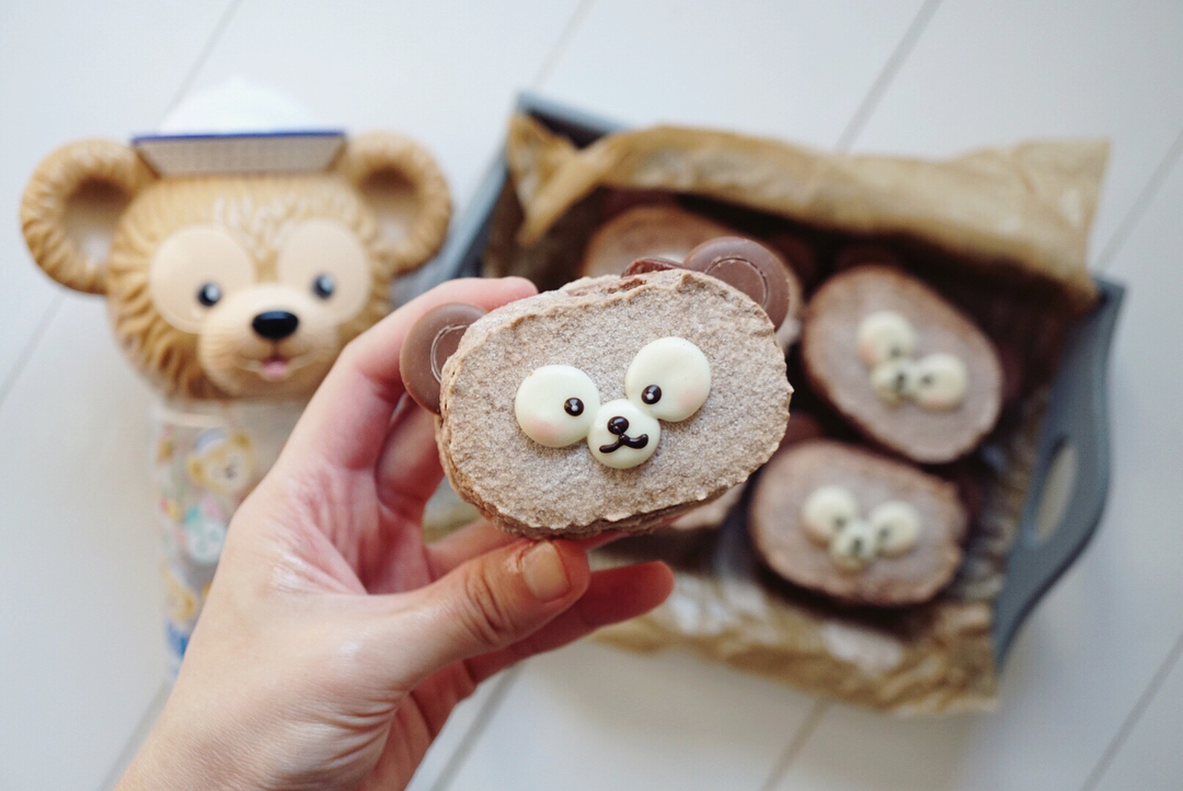 她用蛋糕，做了一个迪士尼亲友团