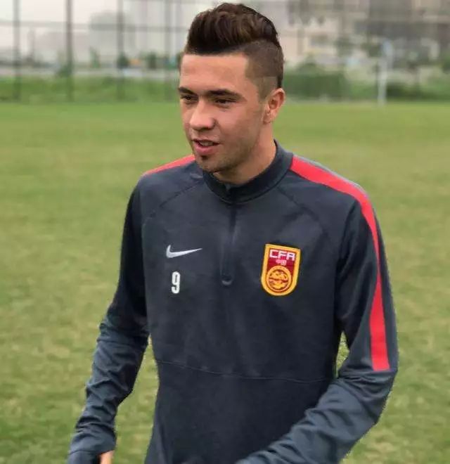 苏宁球员合唱视频,苏宁球迷现场求婚