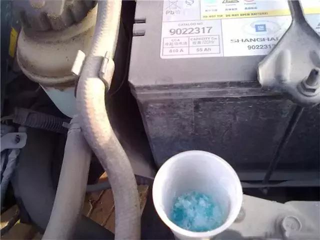 下冻雨车辆怎么防止被冻住,雪天冻住车辆怎么解决