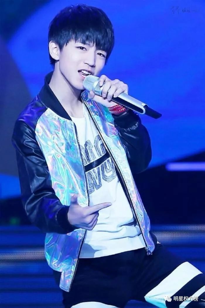 看了王俊凯王源千玺最近露额头的照片，撩妹能力max，女友粉暴涨