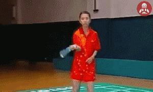 超简单锻炼手臂适合新手,练手臂动作如何不伤手腕