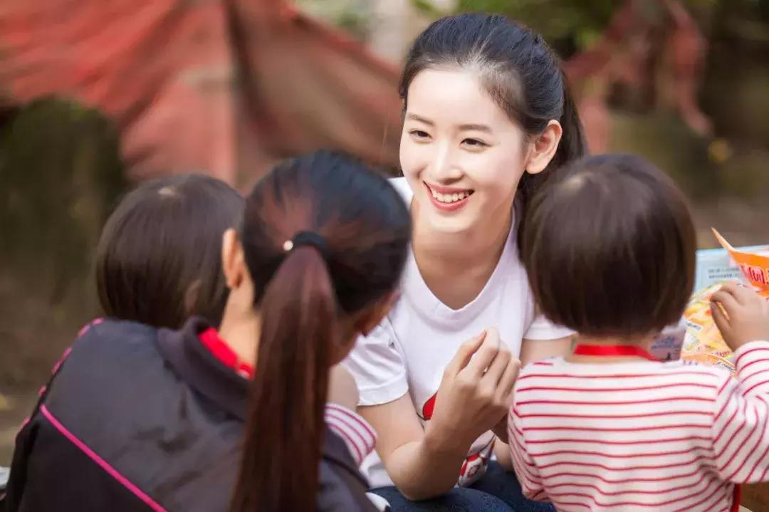 奶茶妹妹章泽天从网红到商界女神,奶茶妹妹章泽天在清华大学的视频