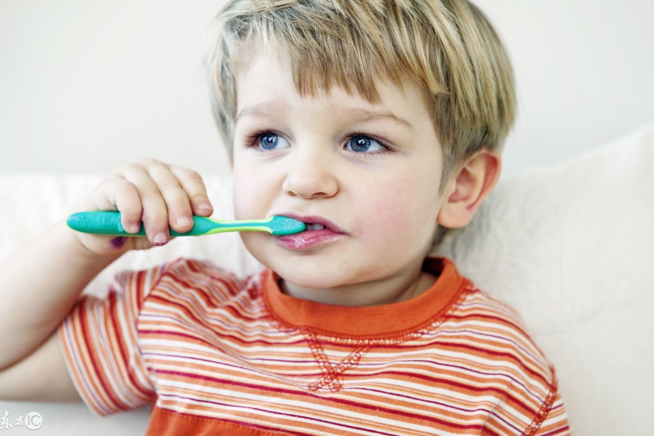 孩子牙齿腐蚀，家长先别忙着责备孩子，只怪你太无知