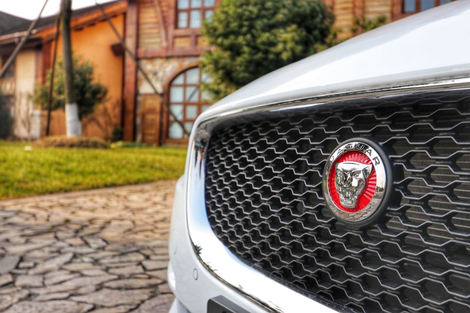 第一视角试驾新款捷豹xel,捷豹xel试驾第一视角低配版