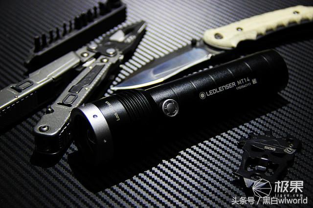 强光家用手电筒远射超亮,照明超远强光手电