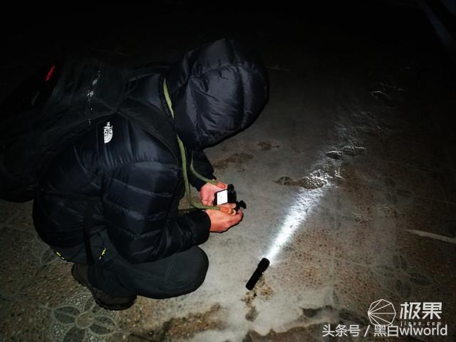 强光家用手电筒远射超亮,照明超远强光手电