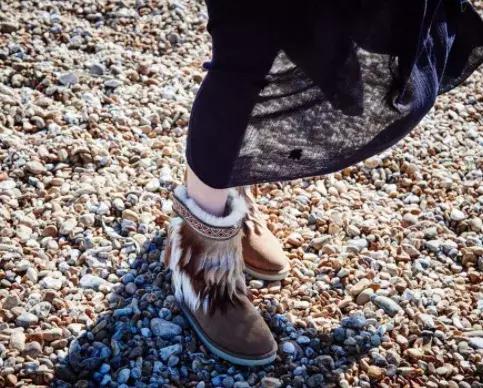 硬底不会塌的雪地靴推荐,今年流行的雪地靴测评推荐