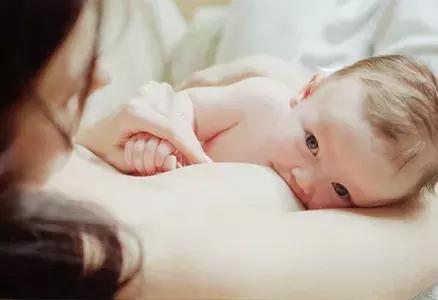 株洲1岁宝宝手臂上长了个“草莓”，急坏家长！