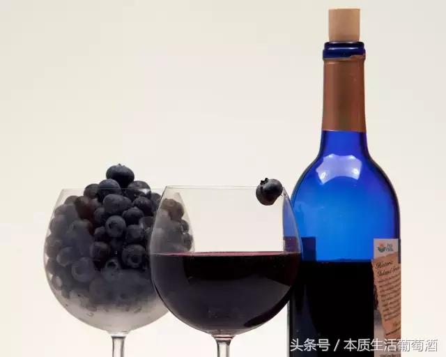 葡萄酒里面有哪些水果,喝葡萄酒前一定要知道的那些事
