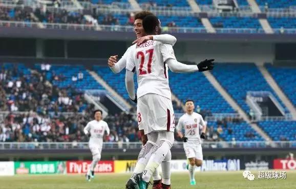 长钉鞋与碎钉鞋的区别,长钉足球鞋和碎钉足球鞋的区别