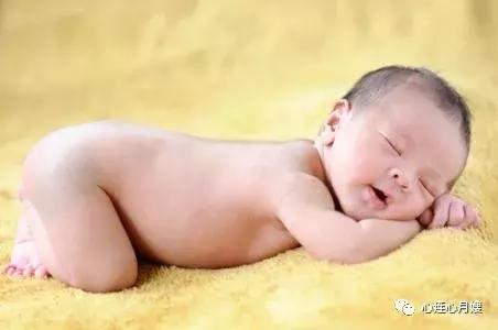 宝宝为什么会反复红屁股,妈妈看到宝宝会羞红脸