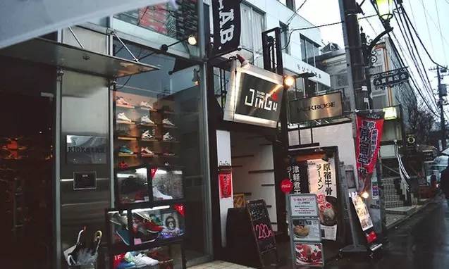 和别人撞衫的衣服还穿吗,uniqlokaws穿搭