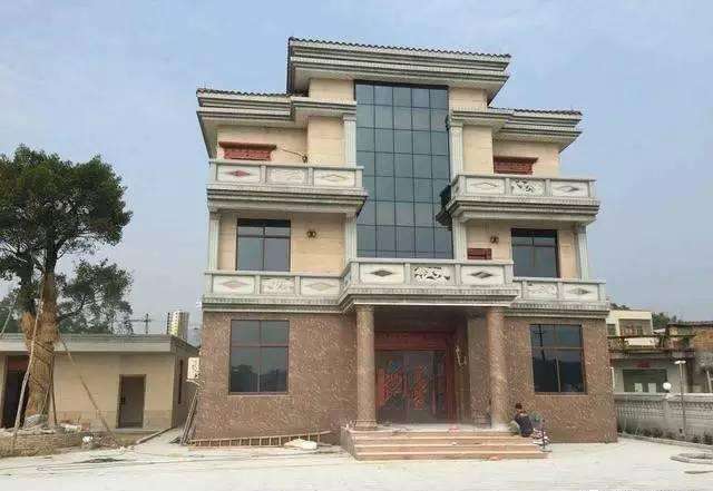 大门向东客厅主右那么财位在哪里,大门朝南的房间门朝南开财位在哪