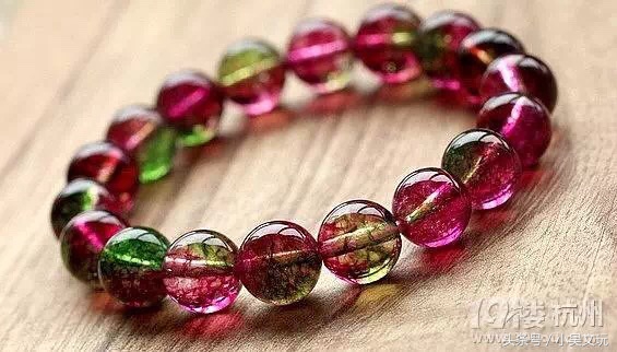 鉴别水晶做的碧玺,如何鉴别玻璃仿岫玉