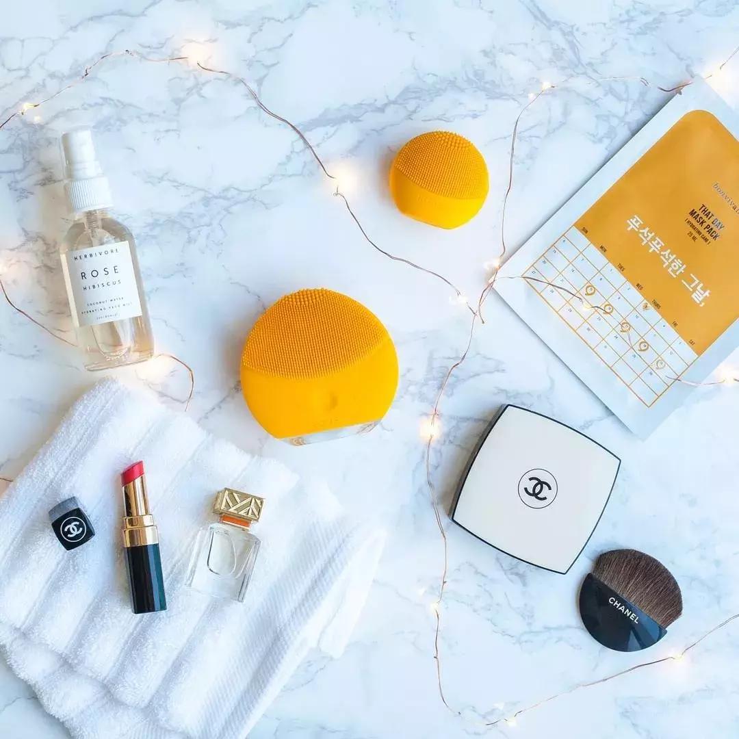 情人节收了一堆礼物,情人节送什么口红香水合适