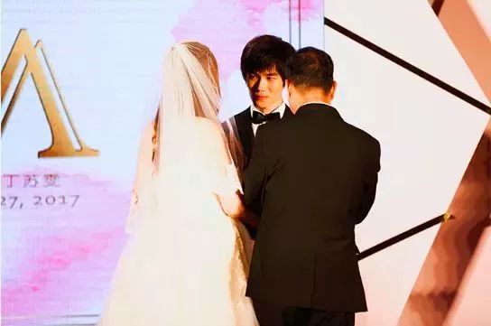 200斤新娘减肥护肤大作战，婚礼当天美成二次元少女