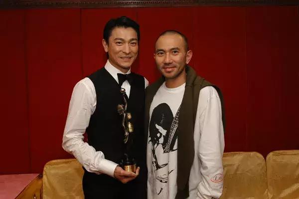 他是刘德华的*用御**词人，过年你一定会唱他的歌！