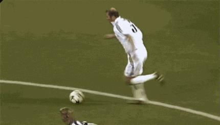 足坛20个标志性动作,足坛十大专属经典过人动作