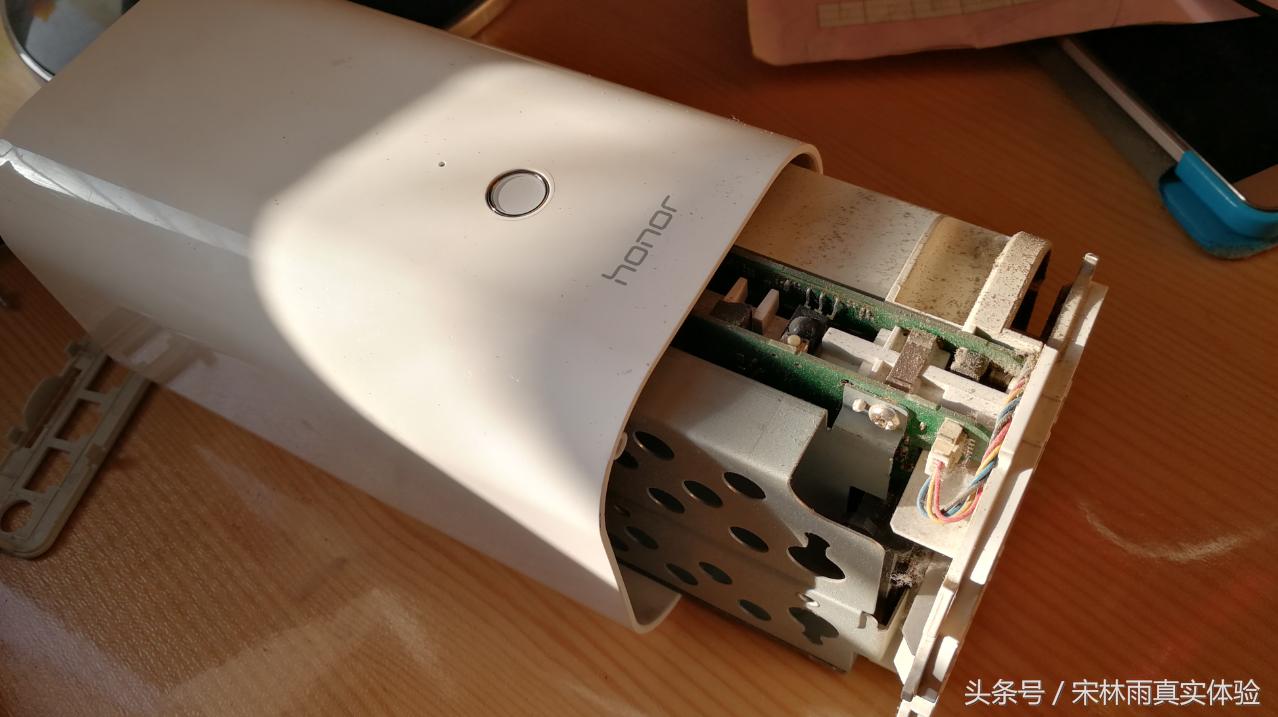 用了三年的荣耀立方路由器能有多脏，那就给他洗个澡吧！