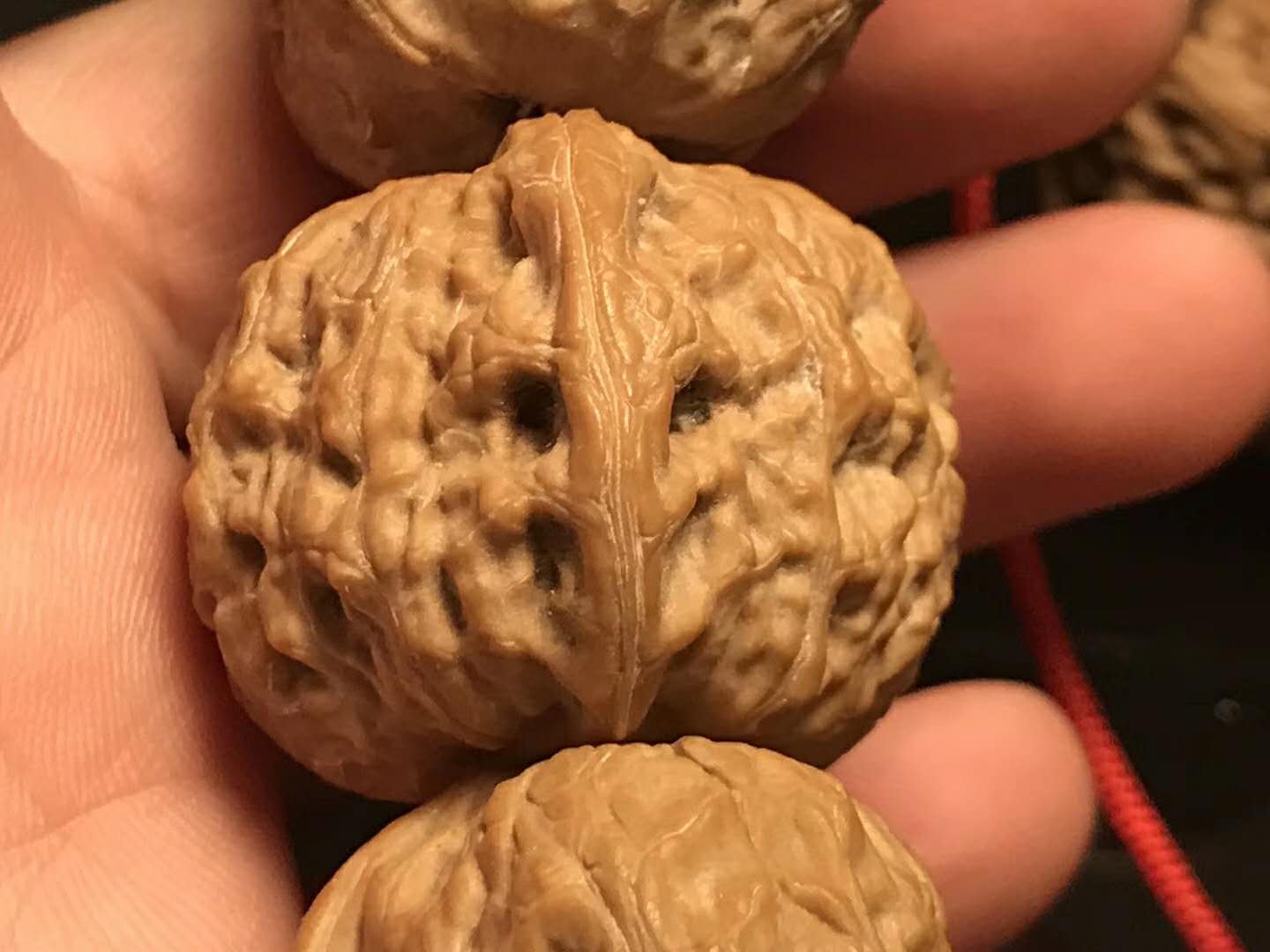 比较火的文玩核桃手串,不打底的文玩核桃手串