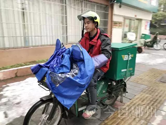 小孩吃辣条吃进icu,少年吃15包辣条抢救