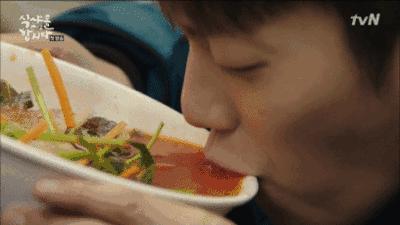 18岁落选JYP，医生认证为整容模板！演戏最好的不正经爱豆却靠吃播一炮而红？