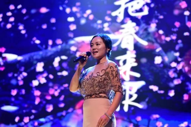 警察节目感动全场观众落泪,慰问演出感动