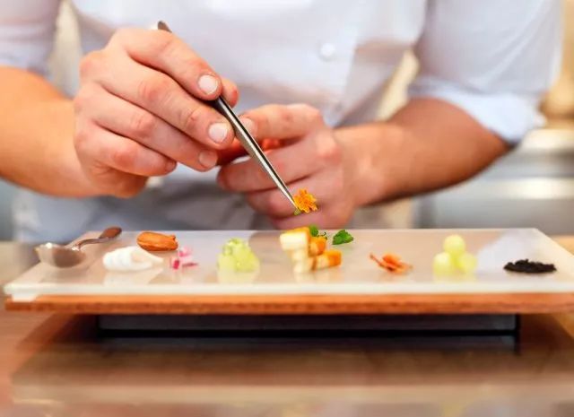 瑗跨彮鐗欏拰姣曞皵宸撮剛,姣曞皵宸撮剛鍦ㄨタ鐝墮