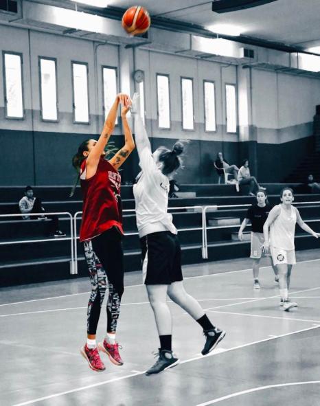 谁说篮坛没有美女？意大利性感篮球女神来袭！