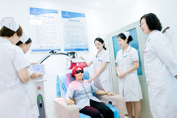 脱发到医院就诊挂什么科,脱发秃顶去医院挂哪个科