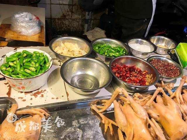 原来好多热门苍蝇馆子的干货，都可以抽真空、当特产带走！