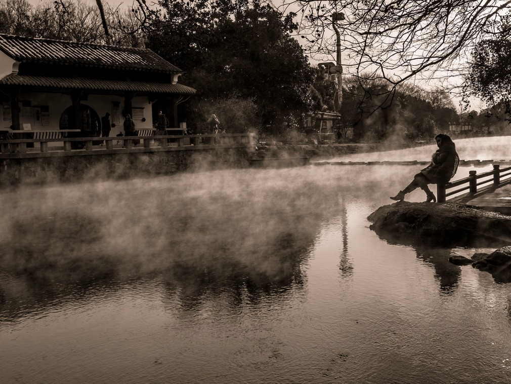 珍珠泉的水韵游览,雪中珍珠泉宛若仙境