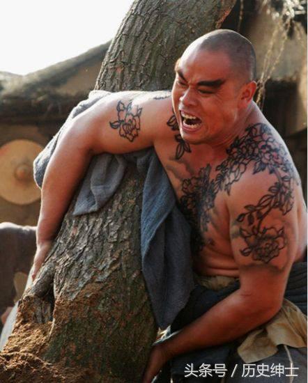 水浒传里面武松和鲁智深谁更厉害,为什么武松敬佩鲁智深不敬佩宋江