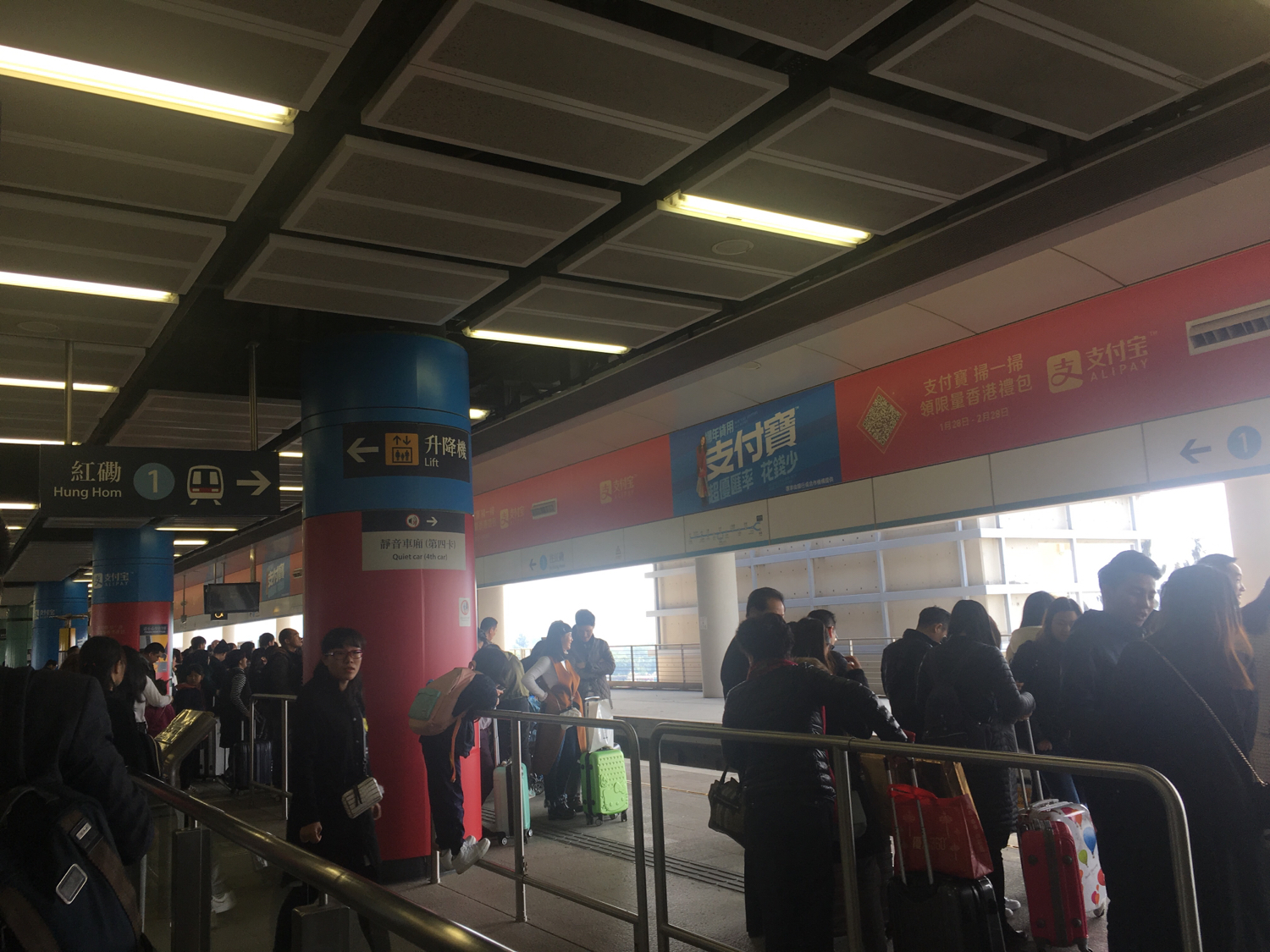 香港扫货须谨慎，勿贪便宜路边看