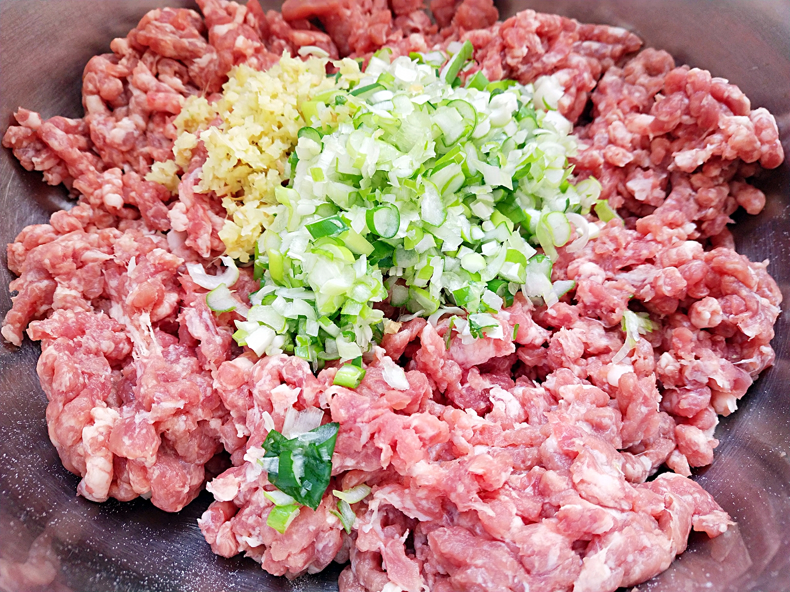 怎么包韭菜鸡蛋虾仁水饺简单好吃,韭菜虾仁鸡蛋馅儿的水饺馅怎么调