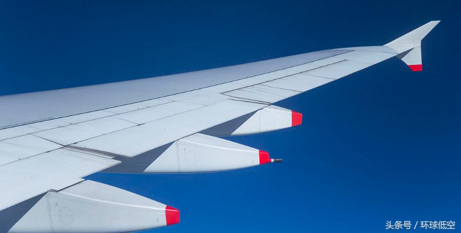 飞机在空中是怎么实现转弯的,飞机在空中为什么不是直飞还转弯