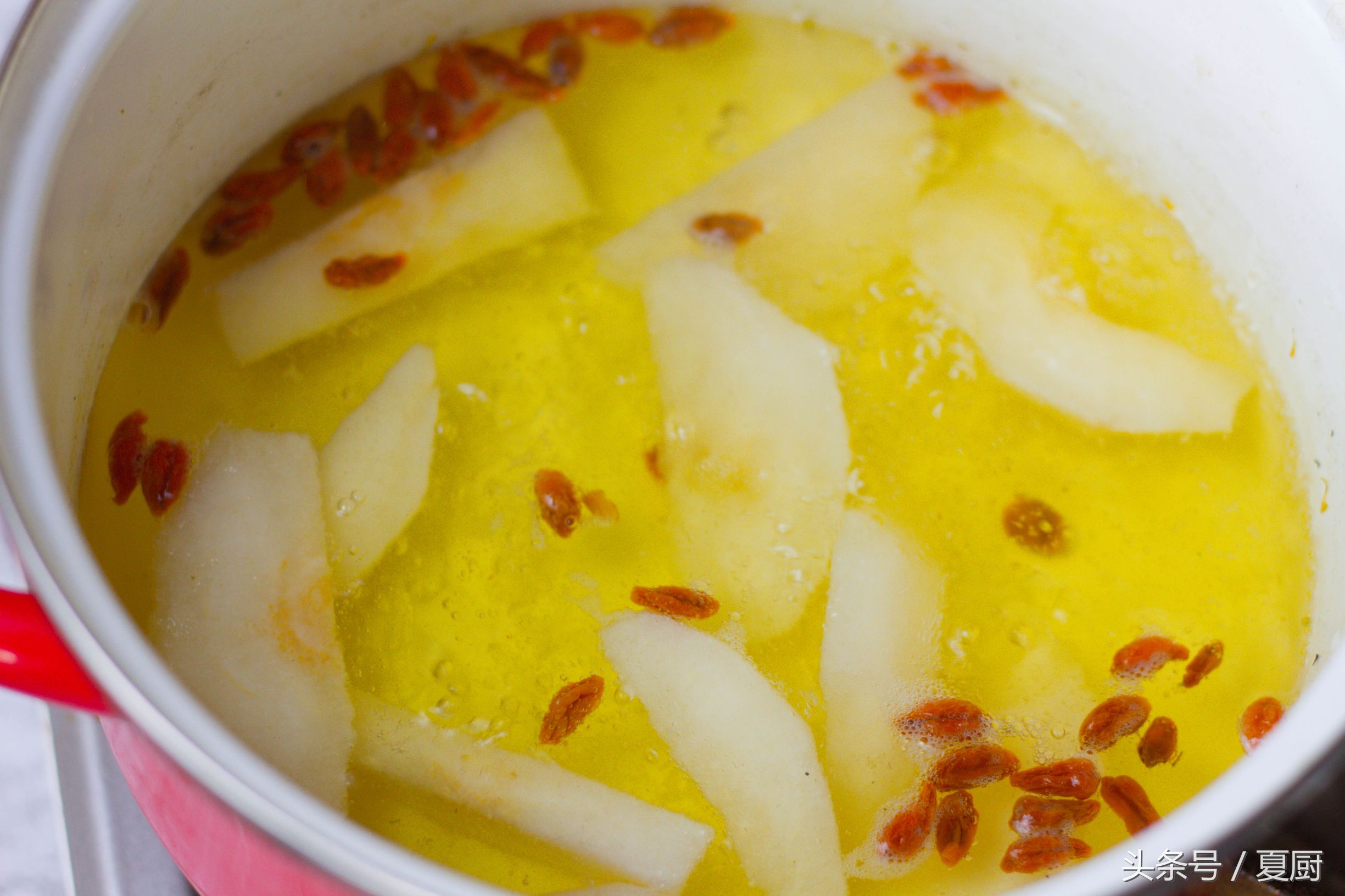 发财中国年吃太多的热气食物,菊花雪梨茶清肺热,性价比很高