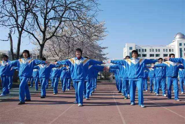 日本校服多少人民币一套,东京阿玛尼校服